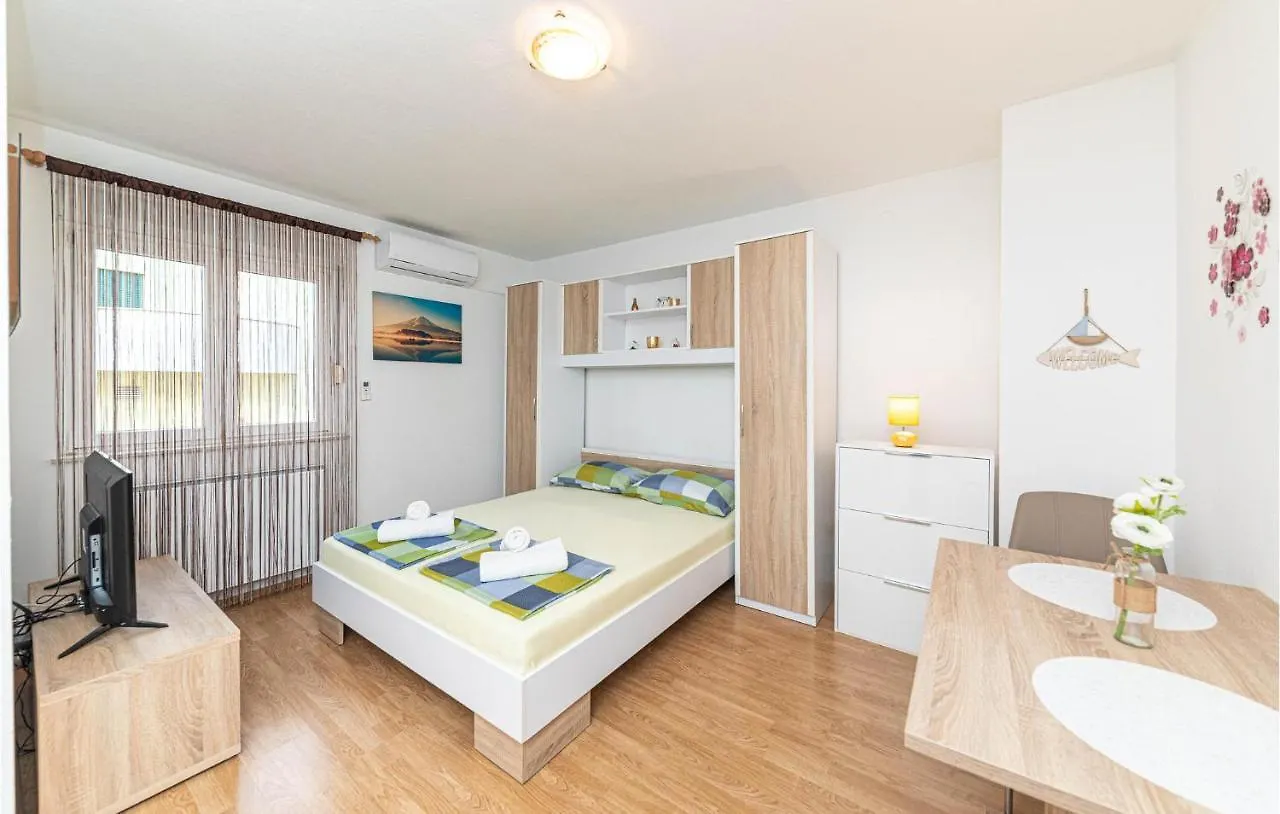 Cozy Apartment In Kastel Luksic With Kitchen Kastela Croatia